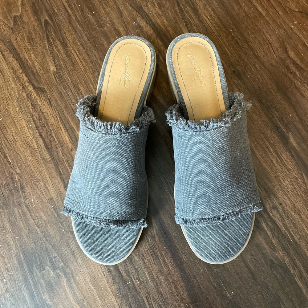 Universal Thread Shoes - Picture 2 of 5